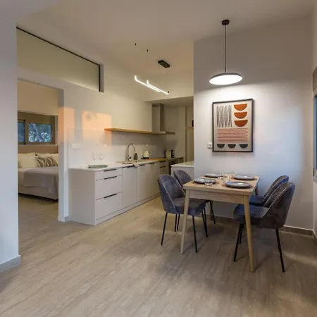 Yialos Neapoli Apartman *