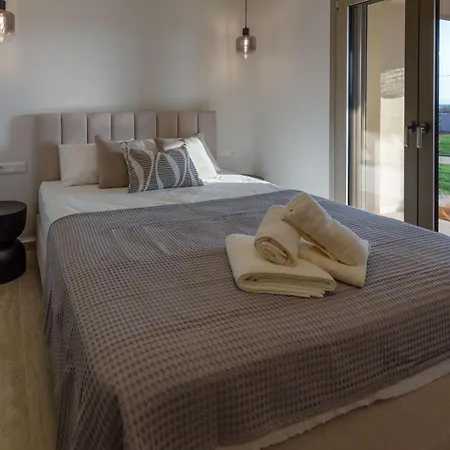 Yialos Neapoli * Neápolis