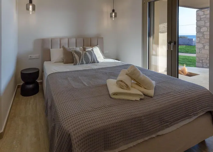 Yialos Neapoli * Neápolis